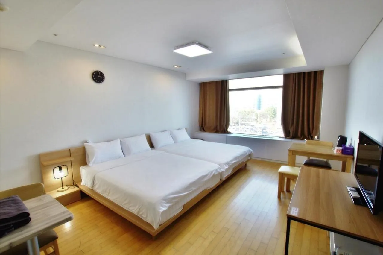 Incheon Airport Guesthouse בית הארחה